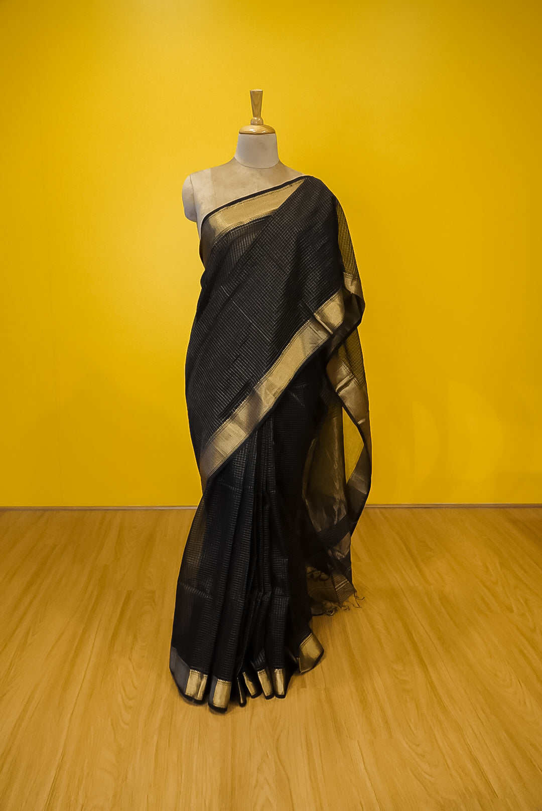 Gold zari check maheshwari silk cotton saree
