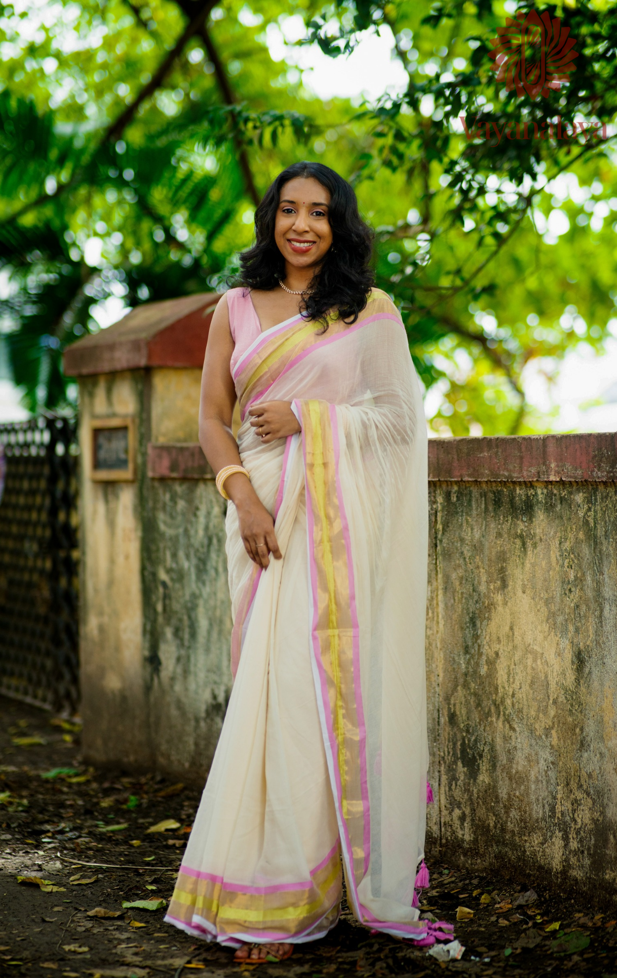 Chandrika – Off-White Mull Cotton Saree with Gold & Pink Border