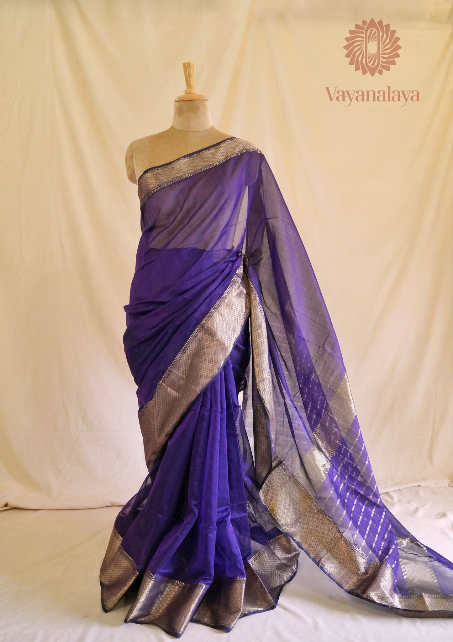 Maheshwari silk cotton saree with zari border