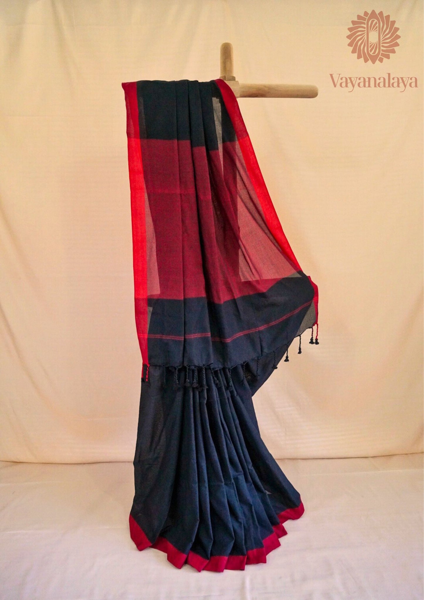 Cotton saree with contrast border and pallu