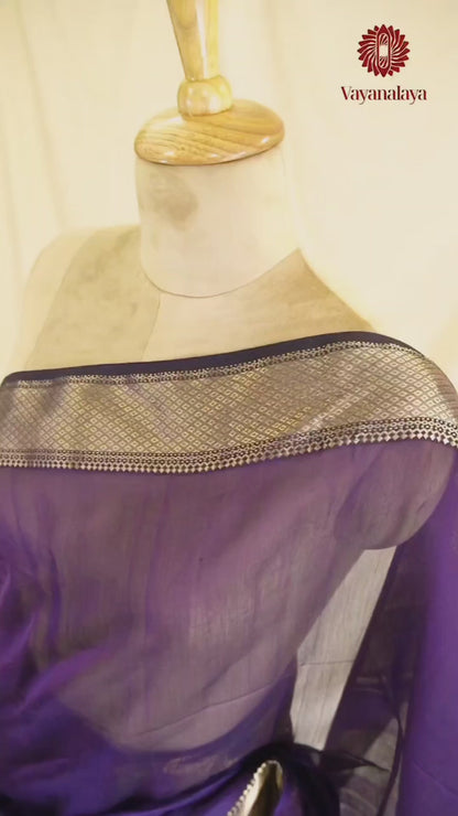 Maheshwari silk cotton saree with zari border